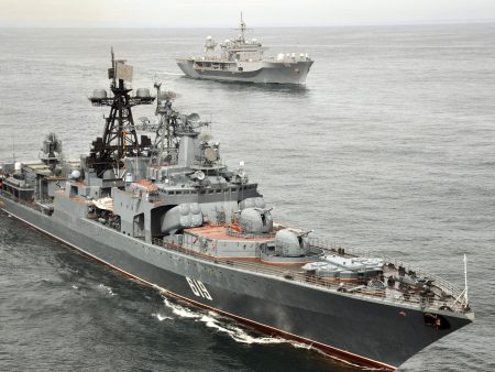 Russisches Kriegsschiff gibt Warnschüsse in der Nähe eines britischen Schiffes im Ärmelkanal ab: Spannungen auf hoher See