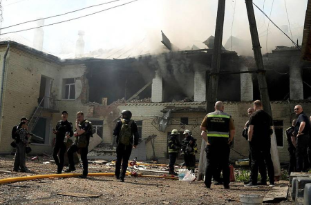 Ukraine Russischer Drohnenangriff auf Sumy – 3 Tote, 3 Verletzte. Der Angriff auf ein Wohnhaus in der Region Sumy sorgt international für Entsetzen. Deutsche Woche Ihre online Zeitung
